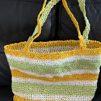 borsa in rafia fatta a mano