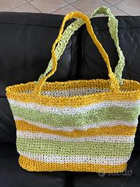 borsa in rafia fatta a mano