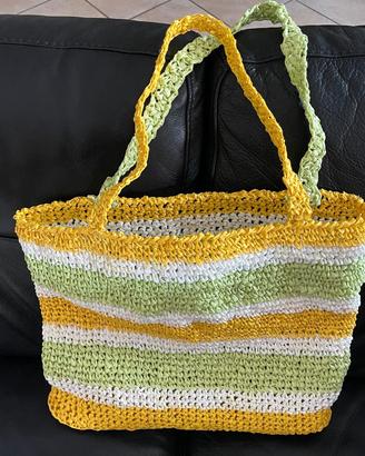 borsa in rafia fatta a mano