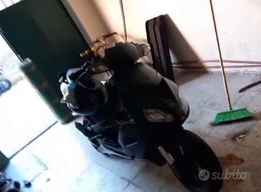 Smembro per pezzi di ricambio Aprilia SR factory R