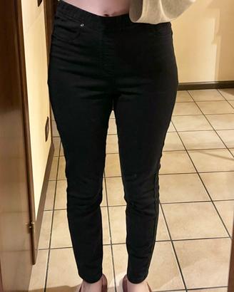 2 paia di jeans neri elasticizzati a vita alta