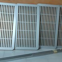 Porta cd da muro in metallo