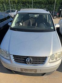 VOLKSWAGEN TOURAN DEL 2006 PER RICAMBI