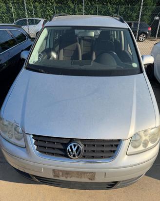 VOLKSWAGEN TOURAN DEL 2006 PER RICAMBI