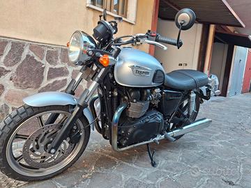 TRIUMPH BONNEVILLE T100