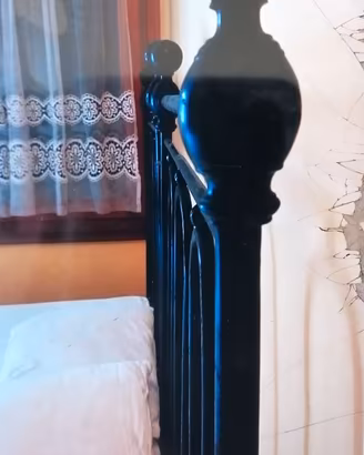 Due letti antichi ferro battuto