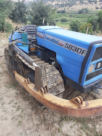 Trattore cingolato con apripista