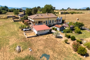 Villa Bifamiliare con Giardino