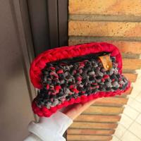 Clutch fatta a mano in velluto 