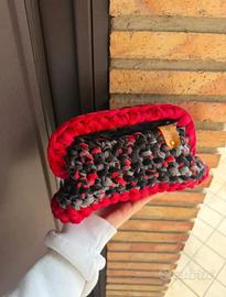 Clutch fatta a mano in velluto 