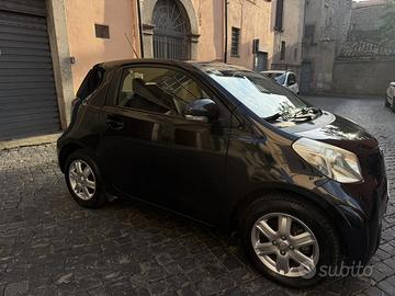 Toyota IQ 1.0 benzina perfetta per la città!