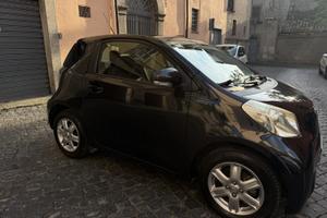 Toyota IQ 1.0 benzina perfetta per la città!