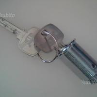 Serratura STS cilindrica a chiave punzonata