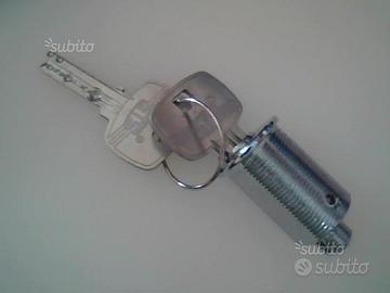 Serratura STS cilindrica a chiave punzonata