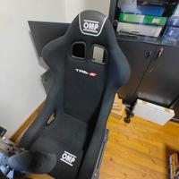 Postazione di guida+Volante Thrustmaster
