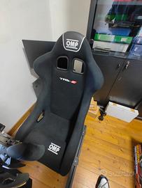 Postazione di guida+Volante Thrustmaster