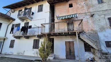 Immobile in asta di 244 m² con 3 locali e box auto