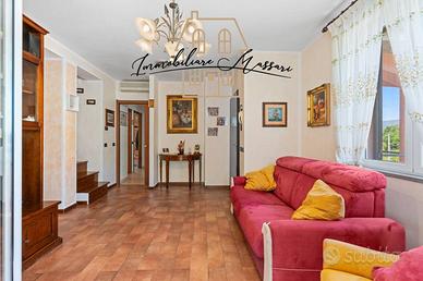 Appartamento di 139 m² con più di 5 locali e box a
