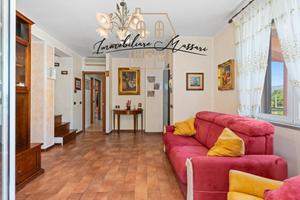Appartamento di 139 m² con più di 5 locali e box a