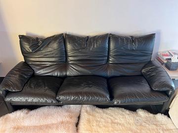 Cassina Maralunga, Vico Magistretti. Pelle  3+2