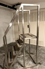 Scala per soppalco con sbarco