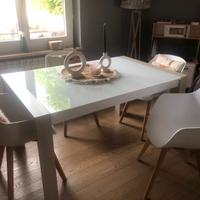 TAVOLO CRISTALLO CON SEDIE STILE NORDICO