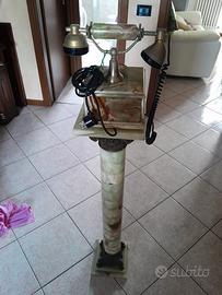 Telefono a colonna