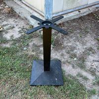 Base in ferro per tavoli