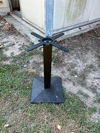 Base in ferro per tavoli