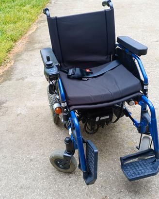 carrozzina elettrica per anziani o disabili