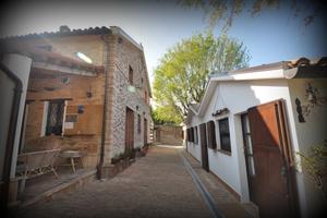 Appartamento in casale con piscina