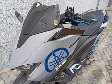 RICAMBI TMAX560 ,leve freno,pedaline, bilancieri 