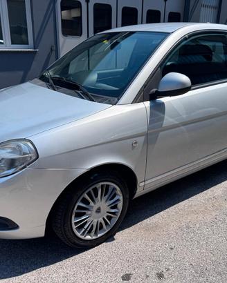 Lancia Ypsilon 1.3 MJT 75 CV Diva