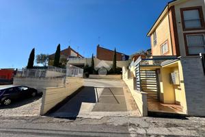 VILLA A SCHIERA A ROMA