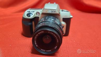 Macchina fotografica Nikon N60 da vetrinetta