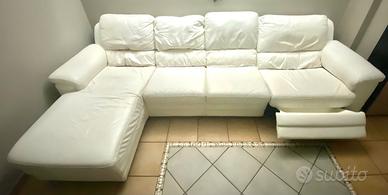 Divano con postazione relax e chaise longue