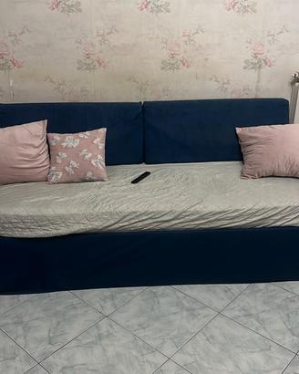 como con comodini,letto contenitore, cameretta 