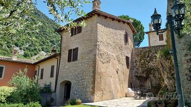 CIELO TERRA CON AMPIO GIARDINO A PALE D