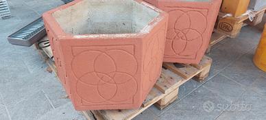Vaso esagonale in cemento colorato