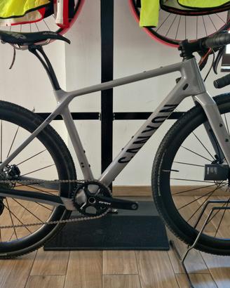 Gravel carbonio incluse ruote Canyon Grizl  CF SL