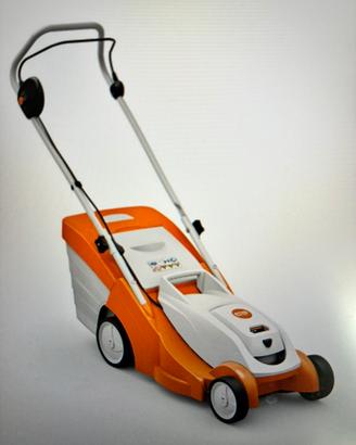 Tosaerba STIHL a batteria, tagliabordi e motosega