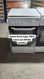 Cucine nuove con piccolo difetto esterno