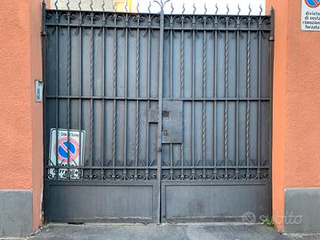 Posto auto interno cortile privato