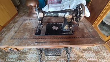 macchina da cucire vintage marca Vesta arredo