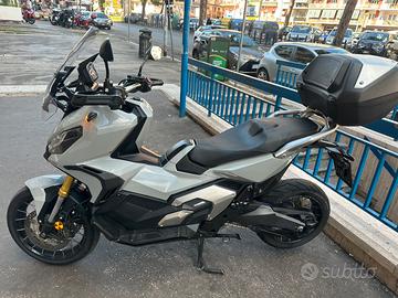 X adv 750