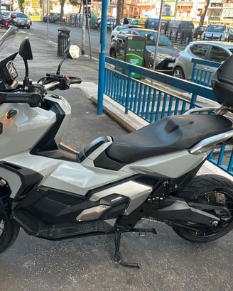 X adv 750