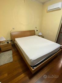 Letto matrimoniale in legno con contenitore