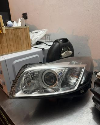 Faro sx opel insignia 2011