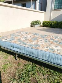 Letto pieghevole singolo con materasso floreale
