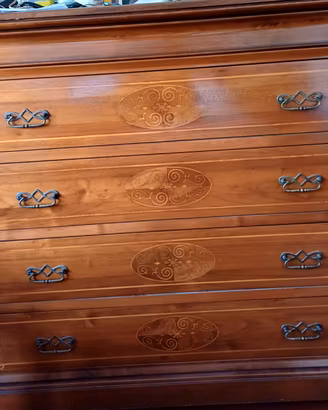 comò classico in legno pregiato con intarsi